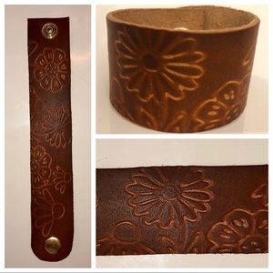 handmade Jewelry - Leather Cuff Bracelet Flowers handmade Jewelry - Leather Cuff Bracelet Flowers